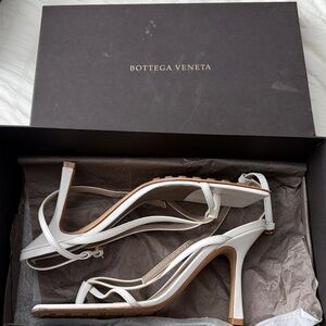 Bottega Veneta Elegant Stretch Strap Sandal